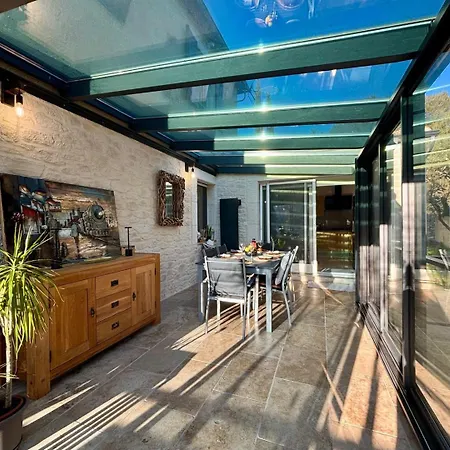 Zenith, Piscine & Paillotte Bambou Nîmes
